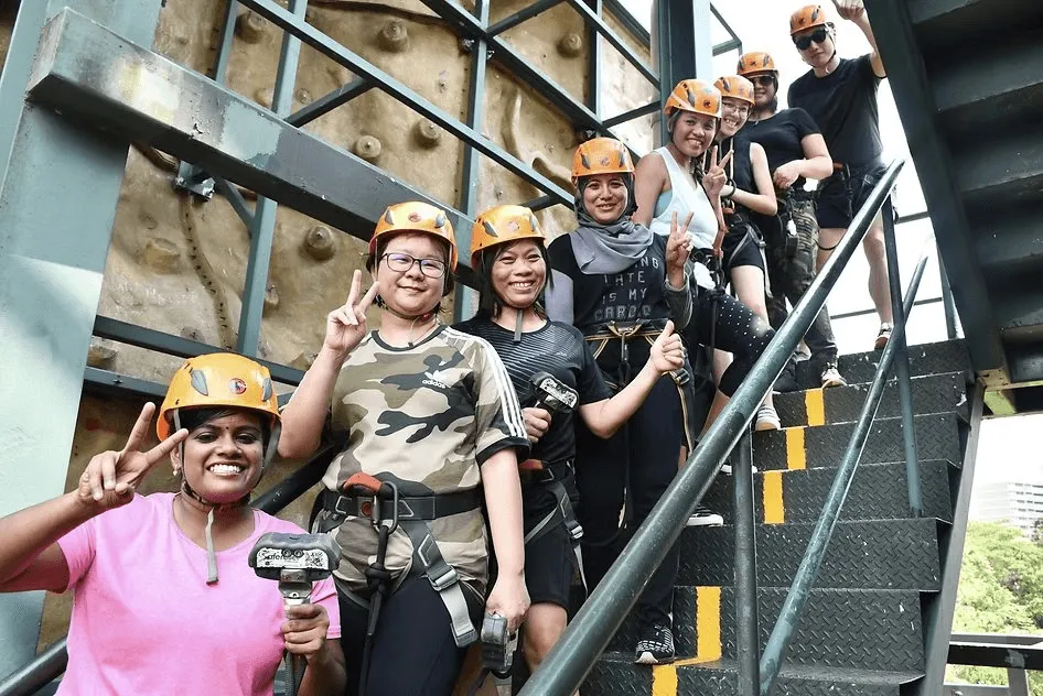 Posso teachers on an outdoor ropes course
