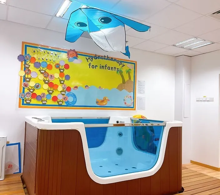 Heated infant splash pool